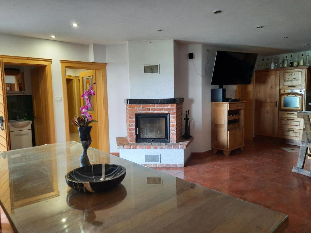 Country House Zemljanka Sentrupert  Екстер'єр фото